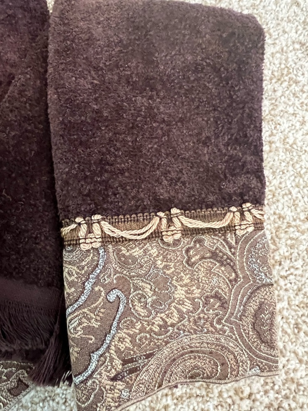 Avanti Brown and Cream 4 Towels, 7 hand towels, 6 finger towels.